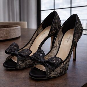 Valentino Black Garavani Floral Lace Heels (Size 38.5)
